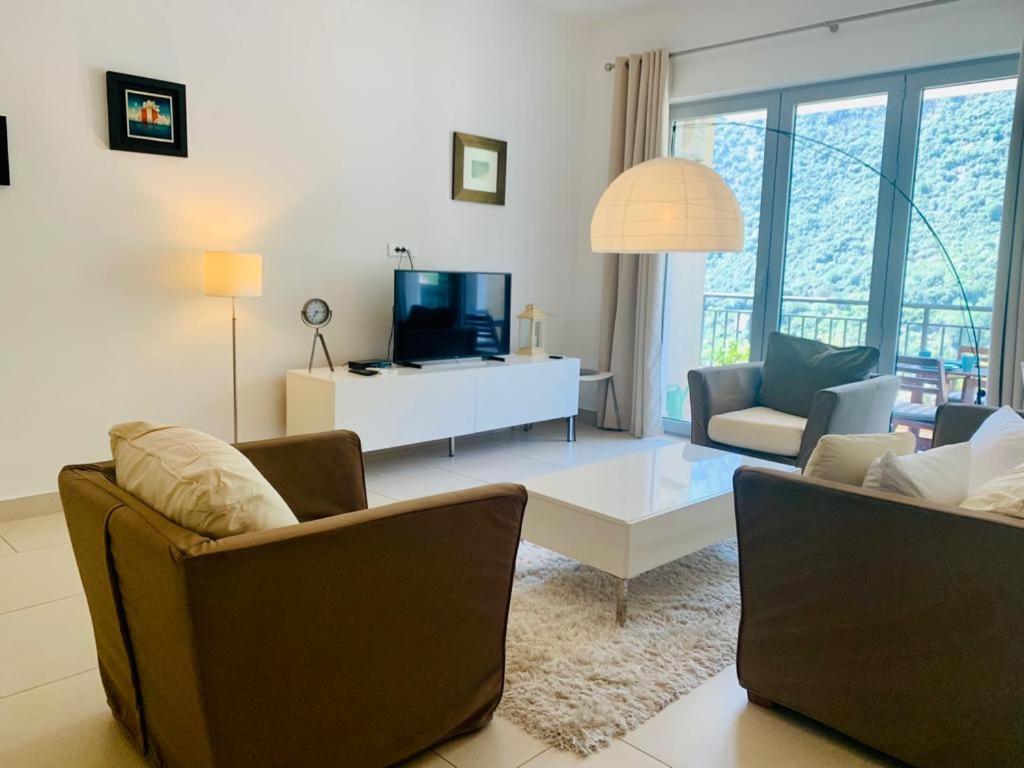 Lavender Bay Apartment F8 Donji Morinj Exterior foto
