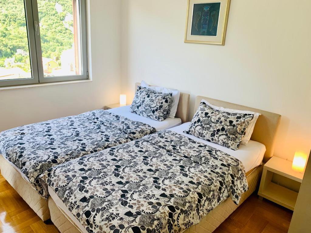 Lavender Bay Apartment F8 Donji Morinj Exterior foto